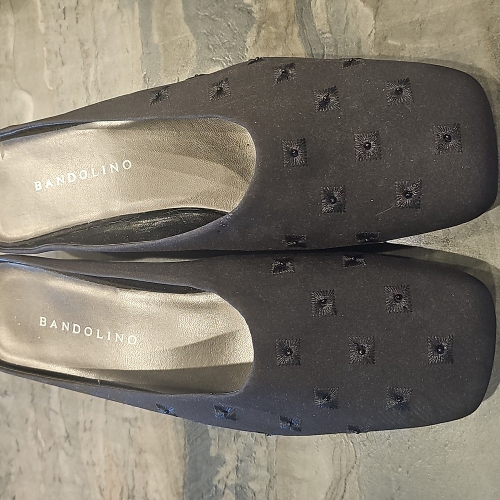 BANDOLINO Square toe flats